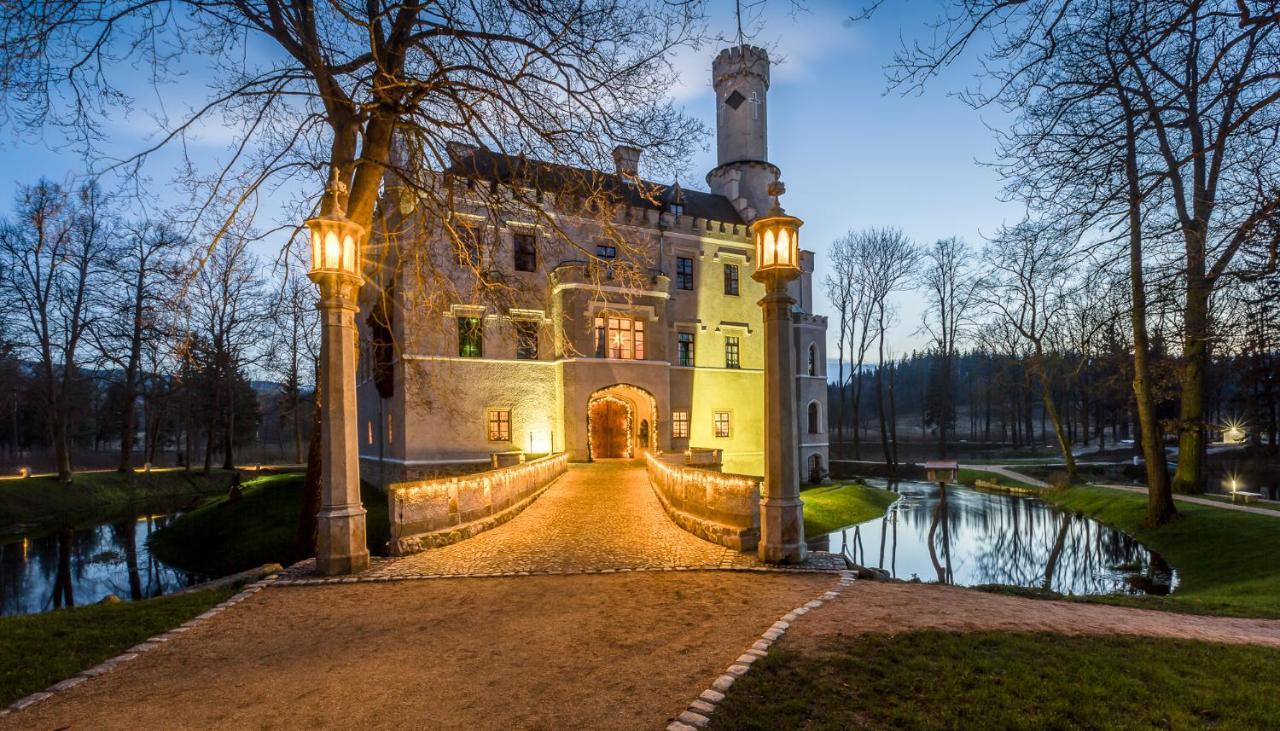 Zamek Karpniki Schloss Fischbach Lomnica  Exterior foto