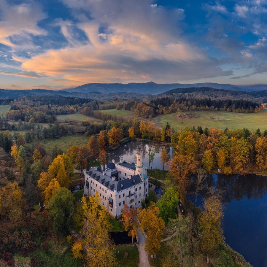 Zamek Karpniki Schloss Fischbach Lomnica  Exterior foto